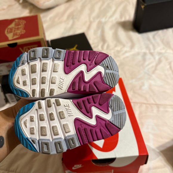 Airmax - Picture 3 of 4